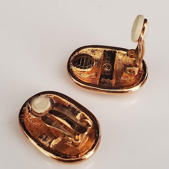 Swarovski Gold Plated Clip On Earrings with Clear Crystals Baguettes Swan Signed - Picture 4 of 7